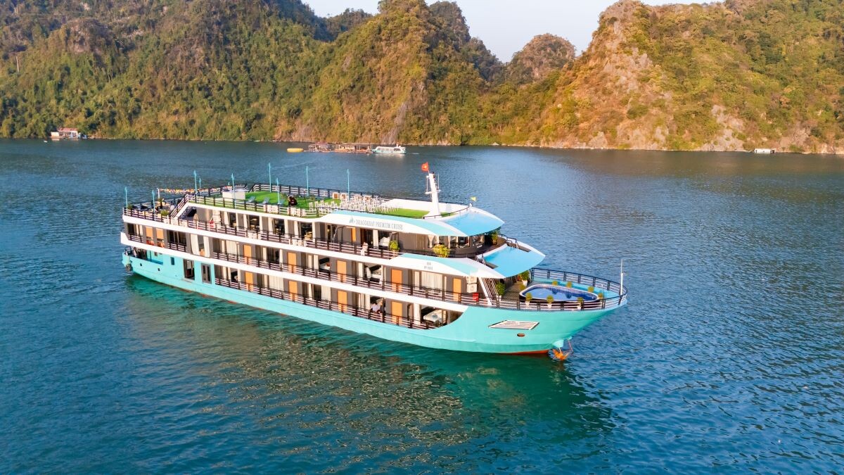 Dragon Bay Premium Cruise 2D1N