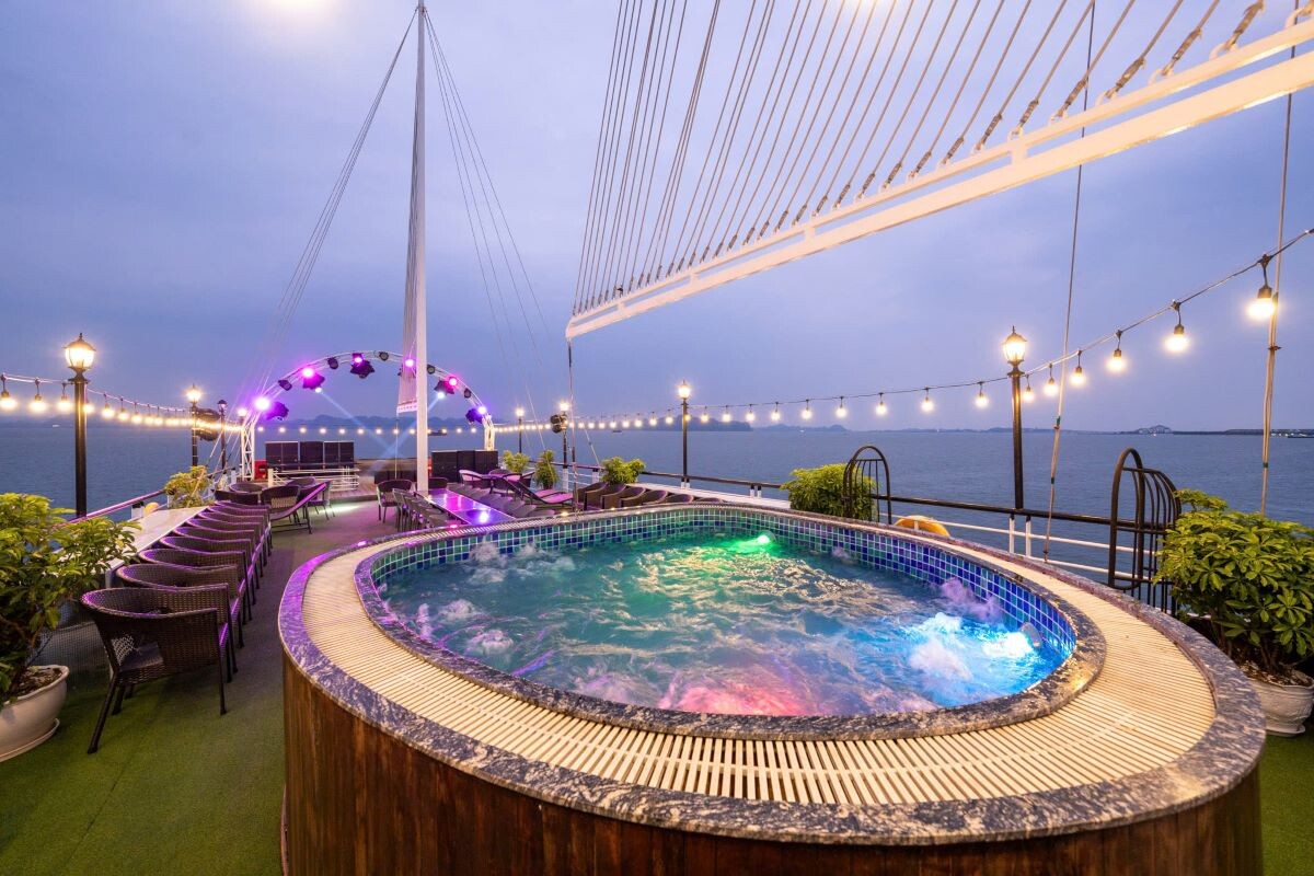 Vera Day Cruise | Halong Bay