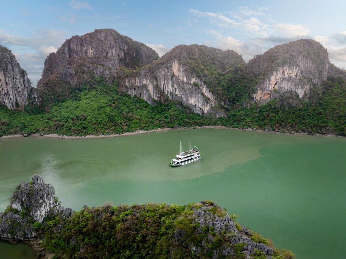 Vera Day Cruise | Halong Bay